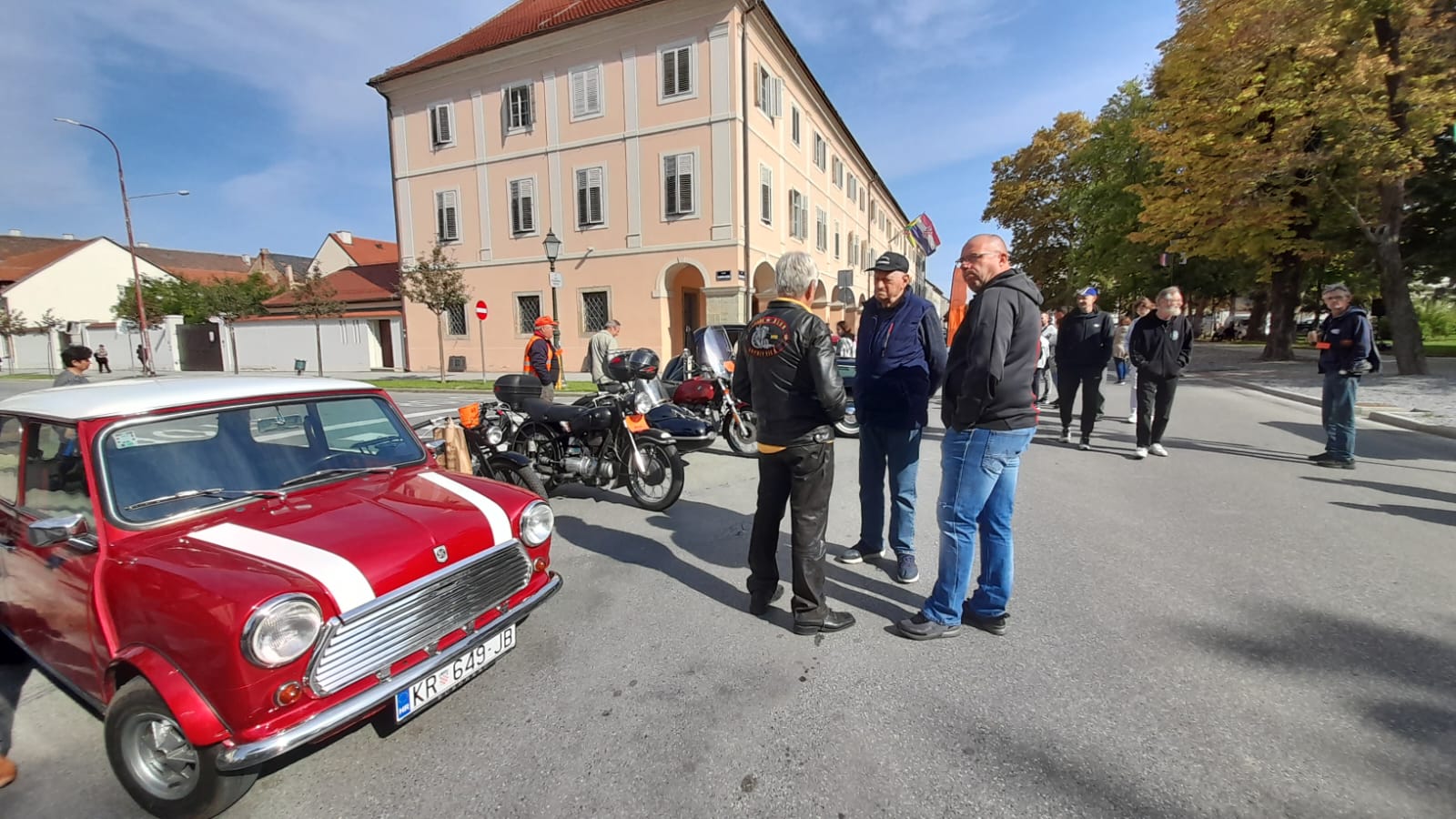 [FOTO] Što je Dan Grada Bjelovara bez izložbe oldtimer vozila!