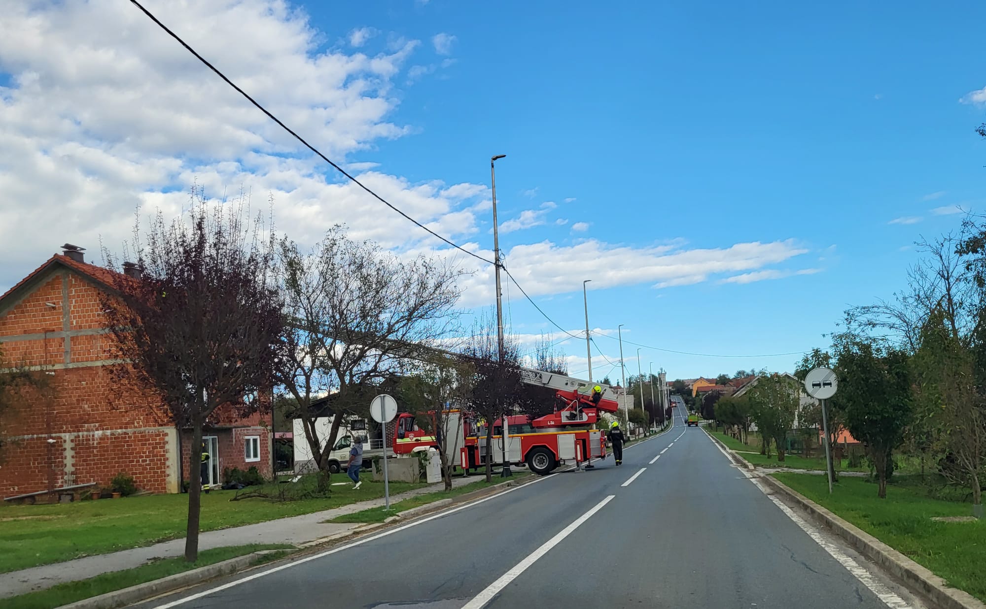 [FOTO] Kiša je stala, a razorne posljedice oluje ukazale se u punom svjetlu. No, Čazma se ne da...