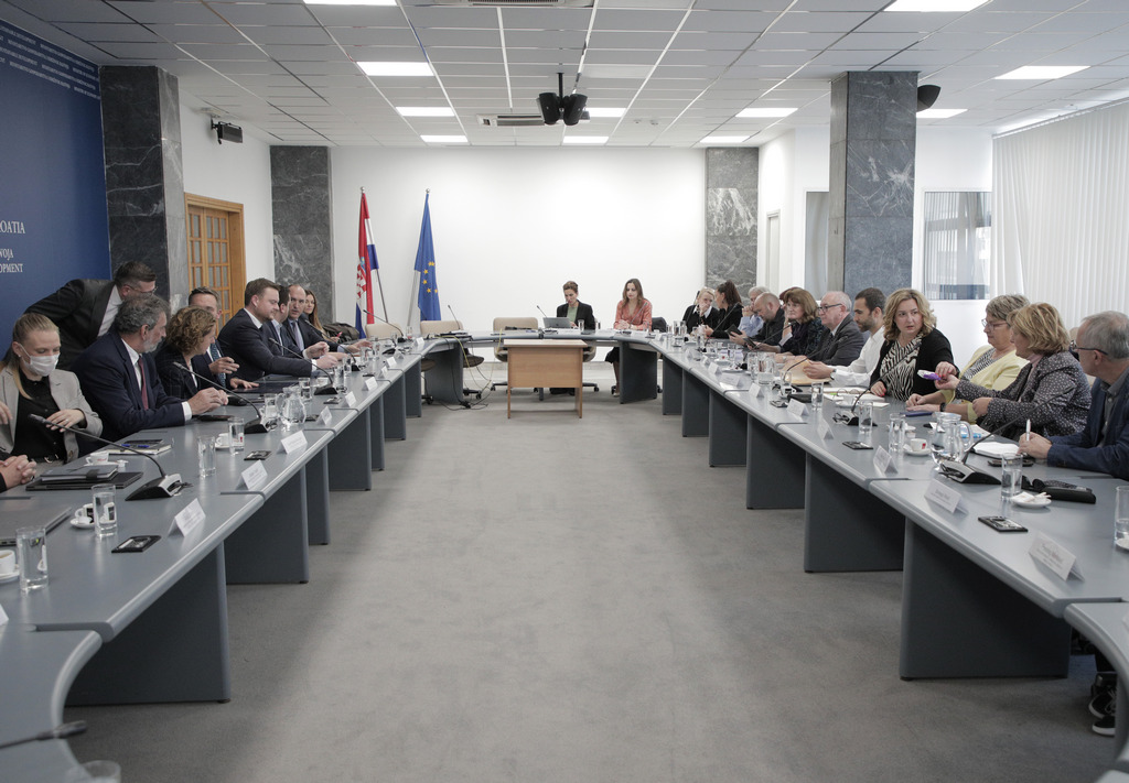 Sindikat učitelj odbio Vladinu ponudu za plaće, obrazložili su zašto