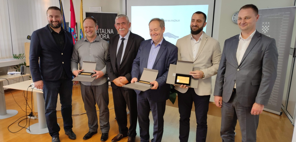 [FOTO] Zlatne kune završile u Čazmi i Garešnici, evo kome su direktori najviše zahvalili