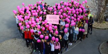 Učenici II. OŠ podržali borbu protiv raka dojke i poslali mamama važnu poruku
