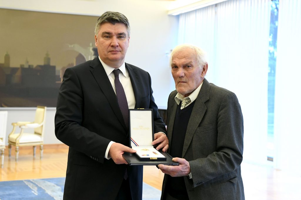 Predsjednik odlikovao ratnog zapovjednika 105. brigade Stjepana Ivanića
