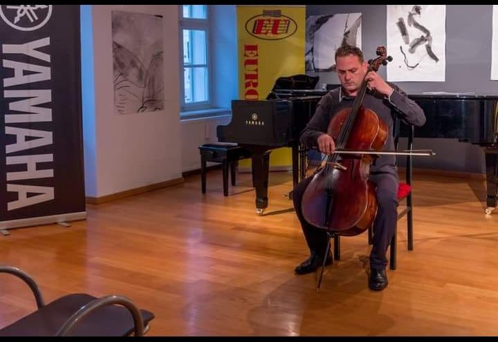 Virtuoz na violončelu: Večeras koncert Nevena Šverka pod nazivom ‘Mojemu ujaku Ivi Friščiću’
