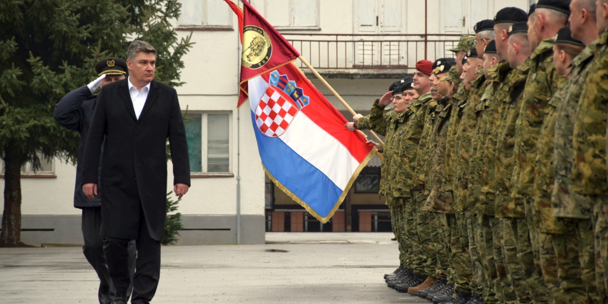 [FOTO] Predsjednik Milanović u Bjelovaru ispratio vojnike: 'Čuvajte teško stečeni ugled Hrvatske'