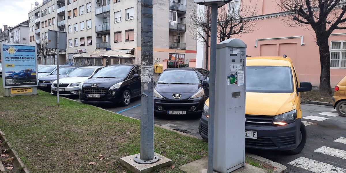 Krenula naplata parkinga u eurima: Doznajemo kakva su pravila