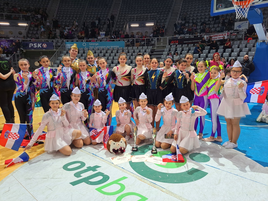 [FOTO] Čazmanske mažoretkinje se okitile medaljama na državnom turniru