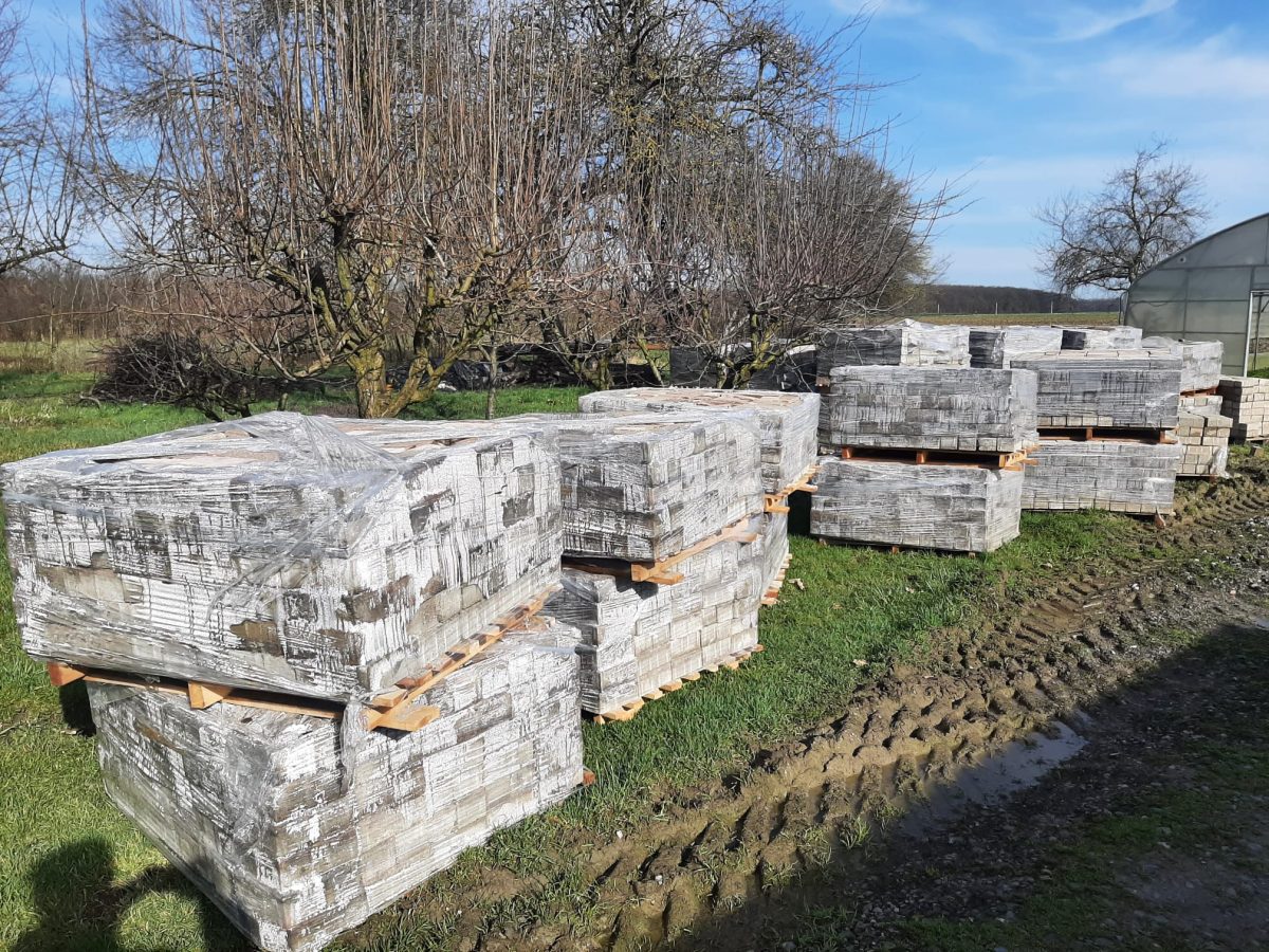 [FOTO] Evo gdje su završile betonske kocke s bjelovarskog korza