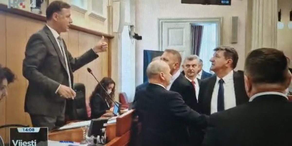 [VIDEO] Beljak i Sačić divljački nasrnuli na saborskog predsjednika Gordana Jandrokovića