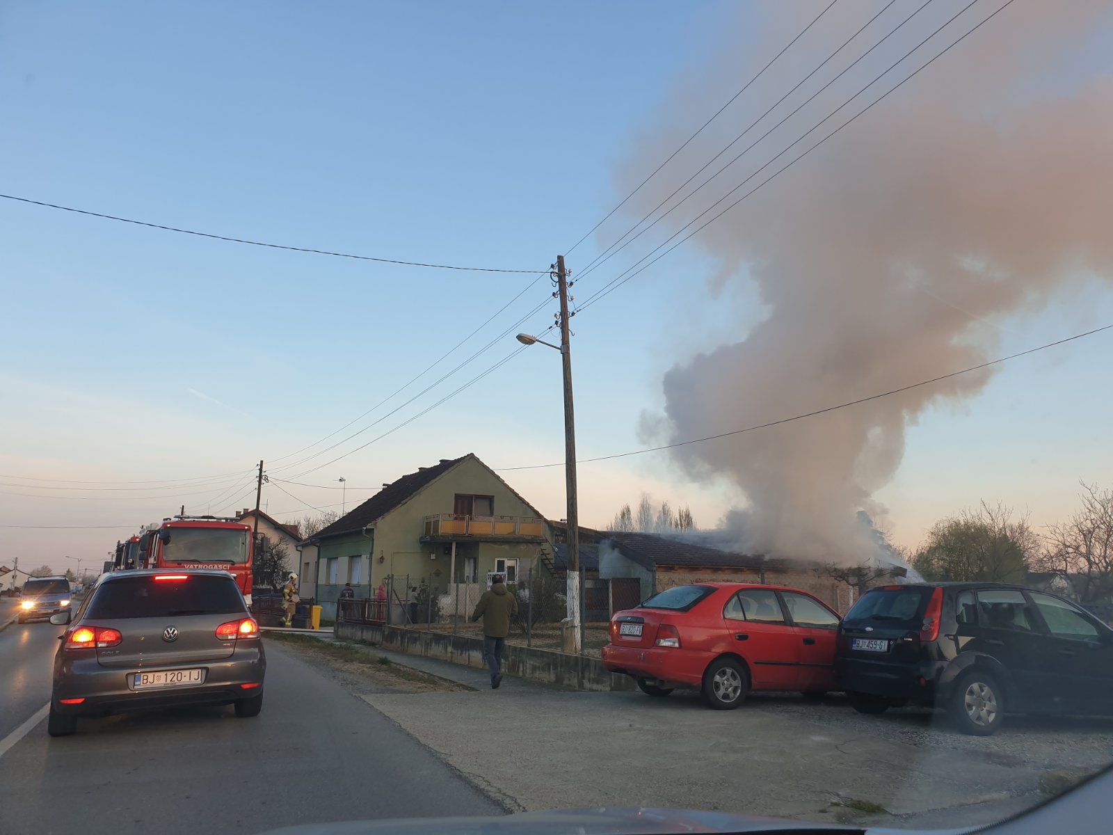 [FOTO] Gori na sjeveru Bjelovara, vatrogasci i druge žurne službe su na terenu!