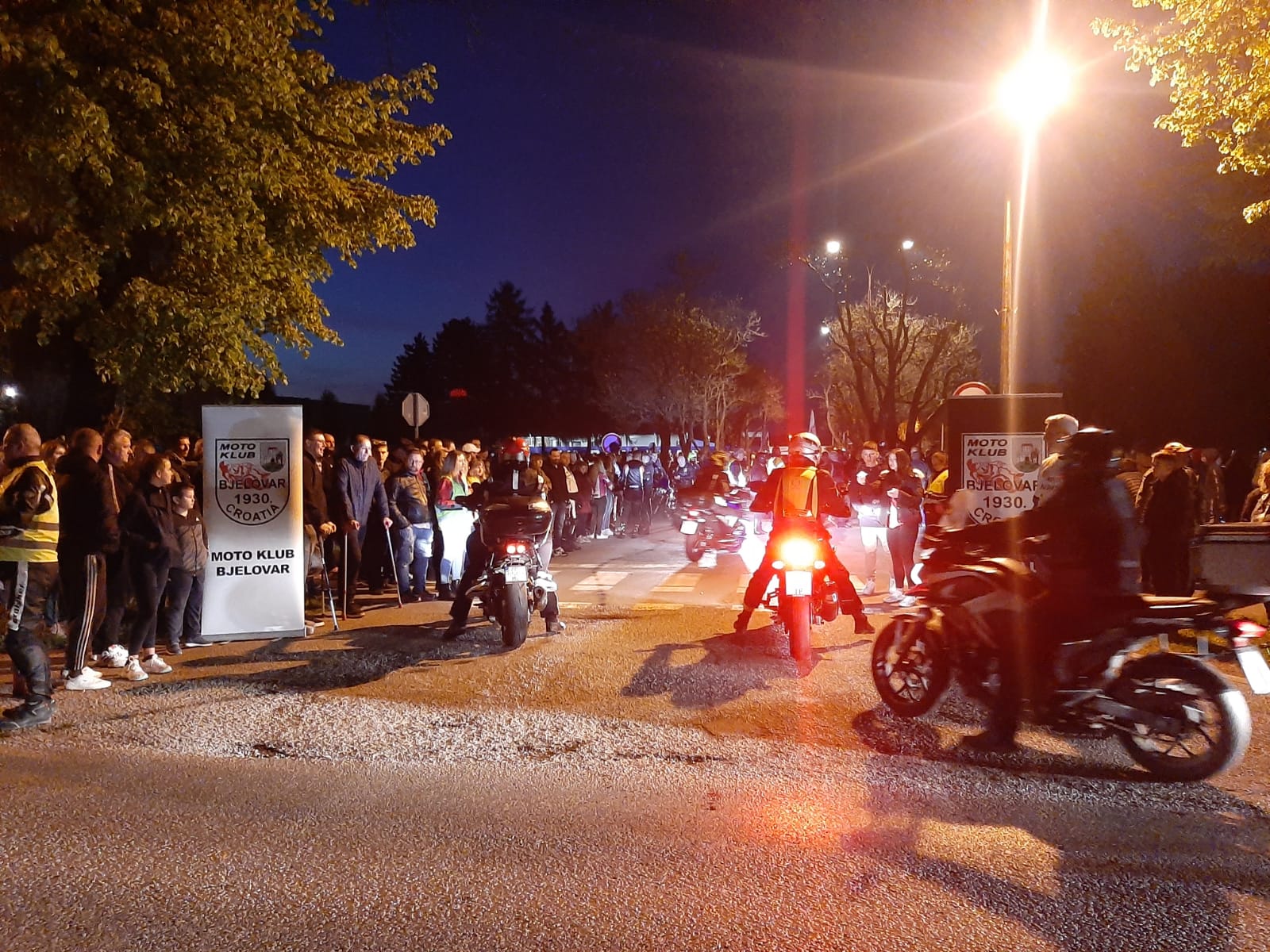 [FOTO/VIDEO] Legendarna moto budnica probudila Bjelovarčane!