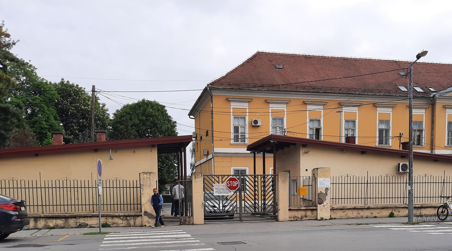 Kroz staru portu bjelovarske bolnice odsada mogu samo pješaci, evo gdje je novi ulaz za motorna vozila