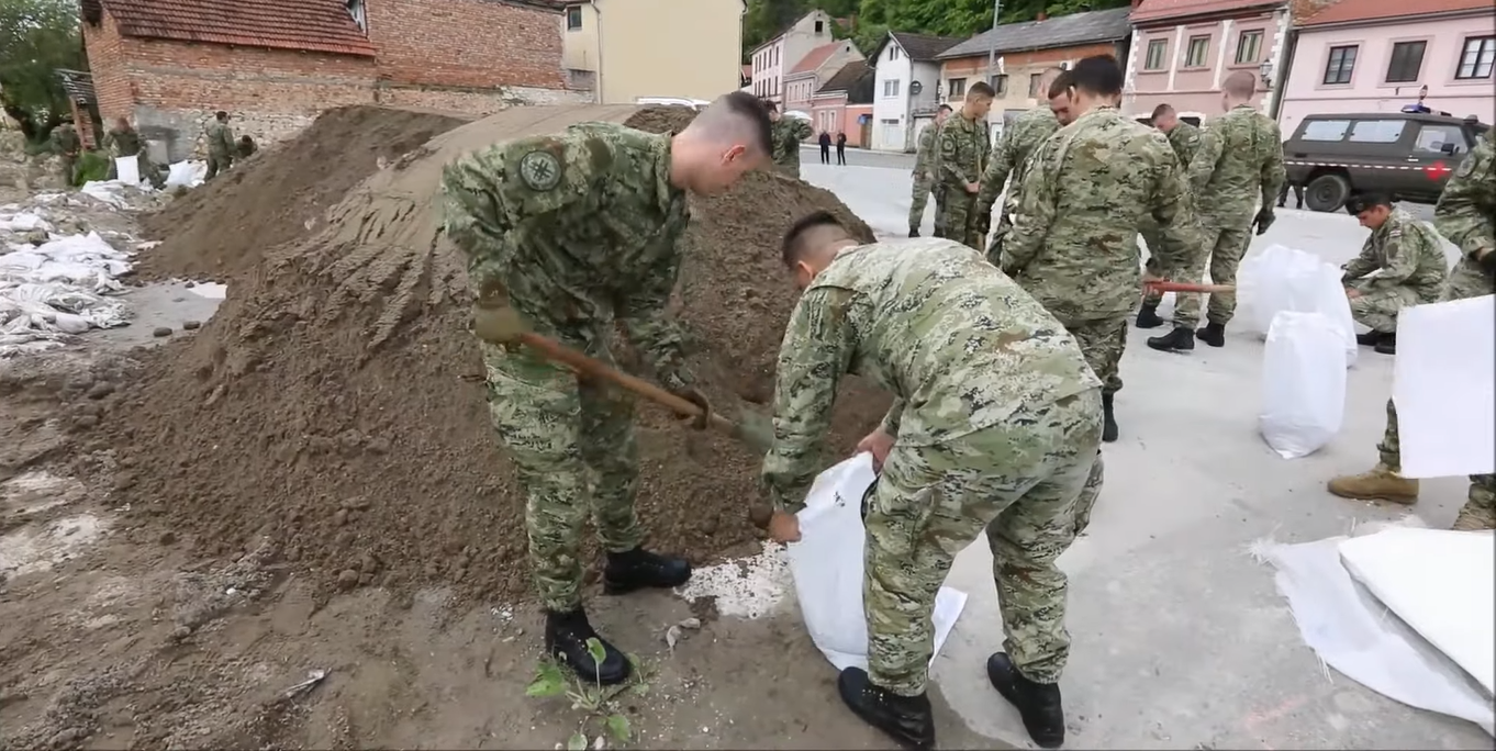 Vojnicima koji brane naselja od poplava dvostruka dnevnica