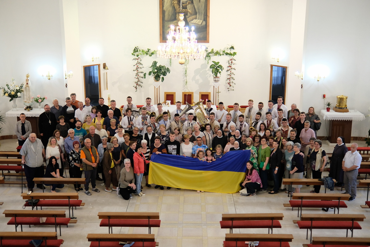 Ukrajinski bogoslovi duhovnim koncertom osvojili lipičku publiku