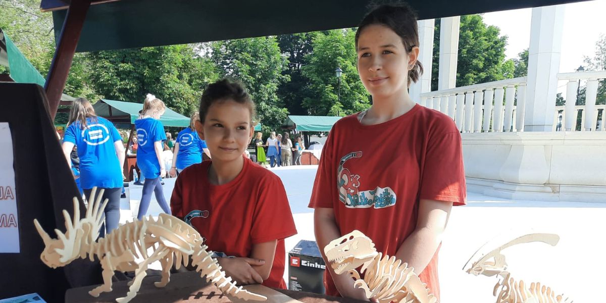 [FOTO] U središnjem bjelovarskom parku se predstavljaju učeničke zadruge, evo što se sve nudi