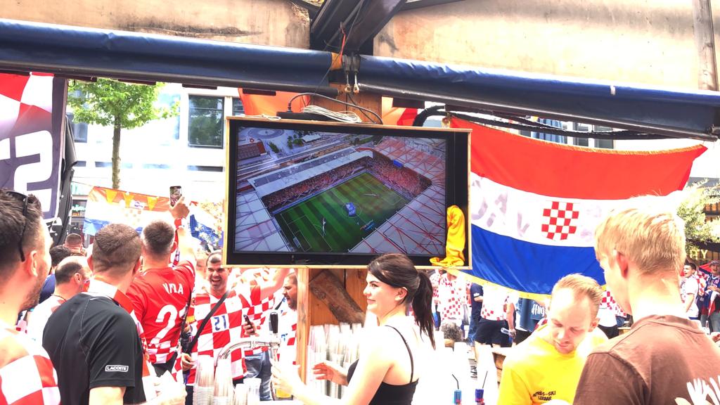 [VIDEO/FOTO] Kad hrvatski navijač usred Nizozemske gleda tekmu za treće mjesto i čeka finale