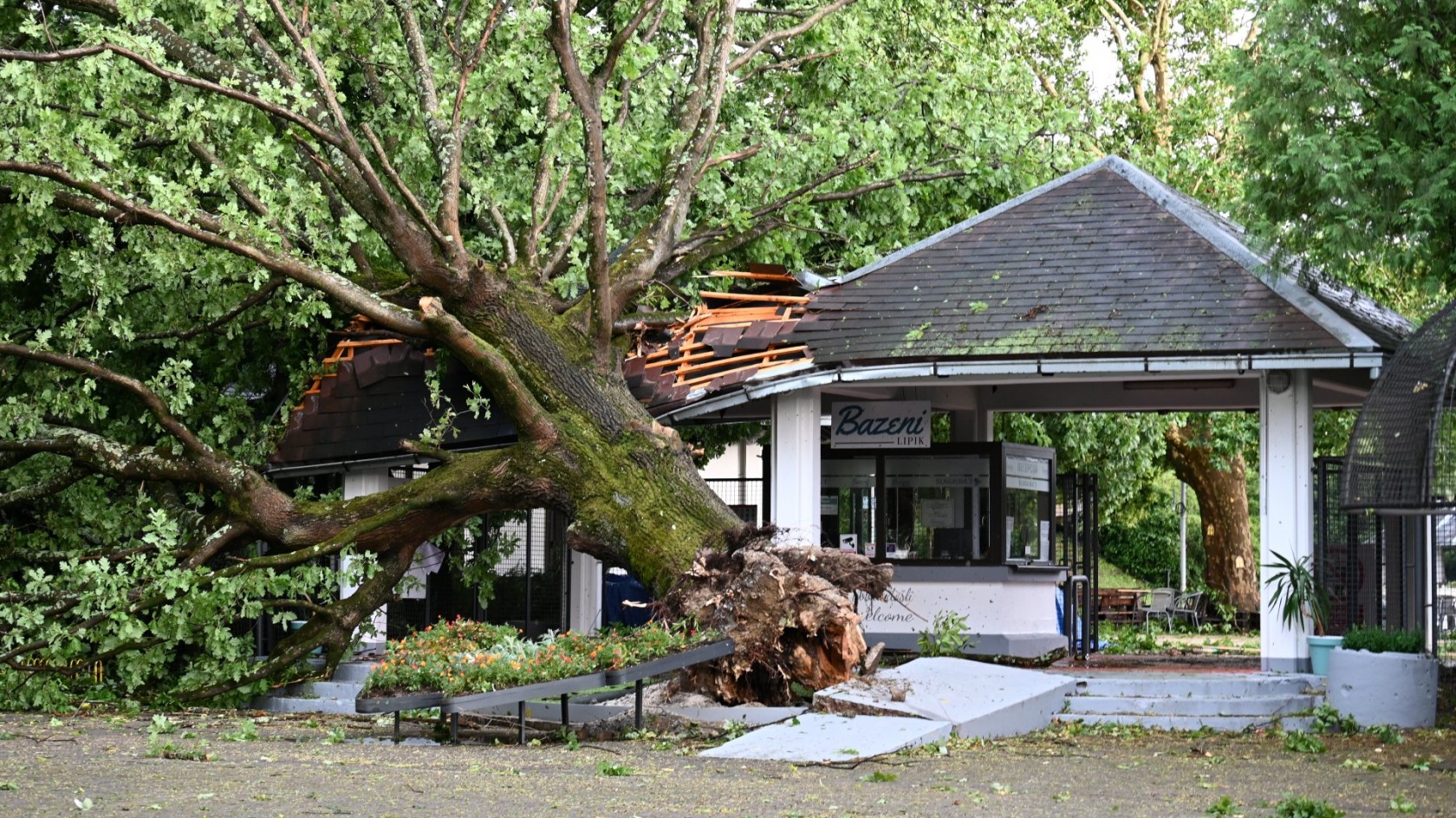 Oluja uzrokovala veliku štetu na području Lipika