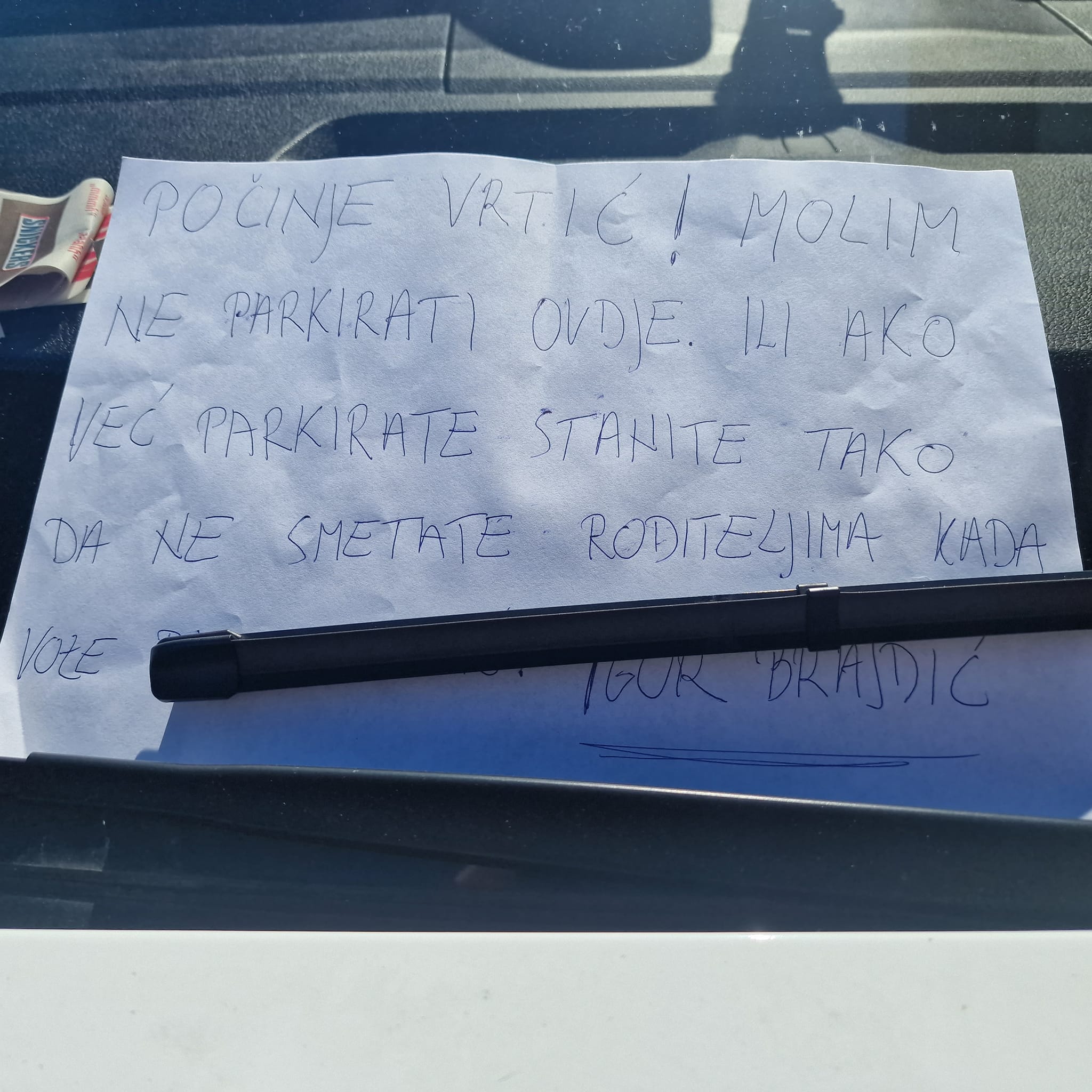 Dogradonačelnik Brajdić ostavio potpisanu poruku nesavjesnom vozaču: Ne parkirajte ovdje!