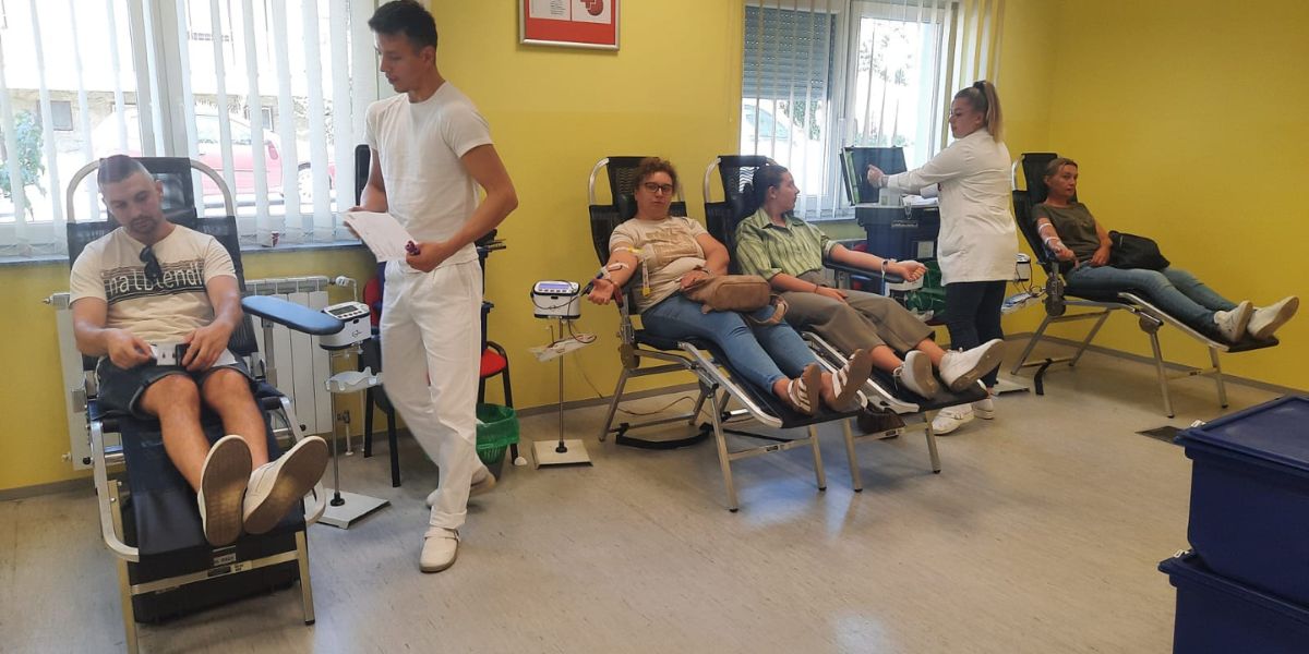 [FOTO] Ivana je danas prvi put darovala krv, evo što kaže o svojim motivima