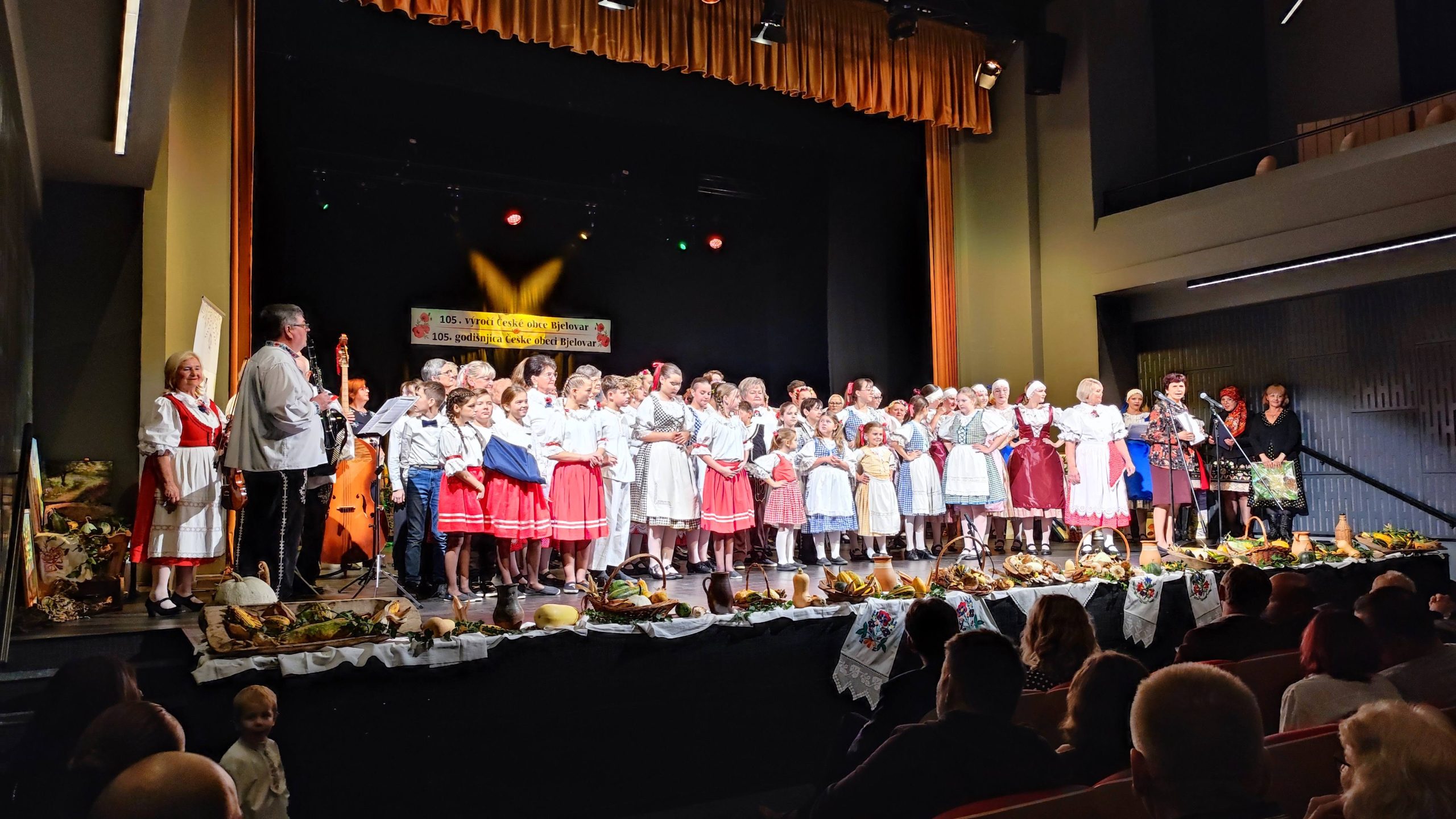 [FOTO] Uz puno pjesme i plesa Češka obec proslavila 105. rođendan