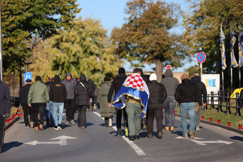 Hrvatska je danas u Vukovaru. Tisuće građana stigle su pokloniti se Gradu heroju...
