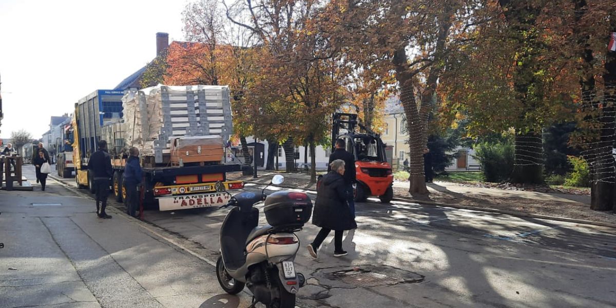 Počelo postavljanje ledenog spektakla, ove godine kližemo i kroz park