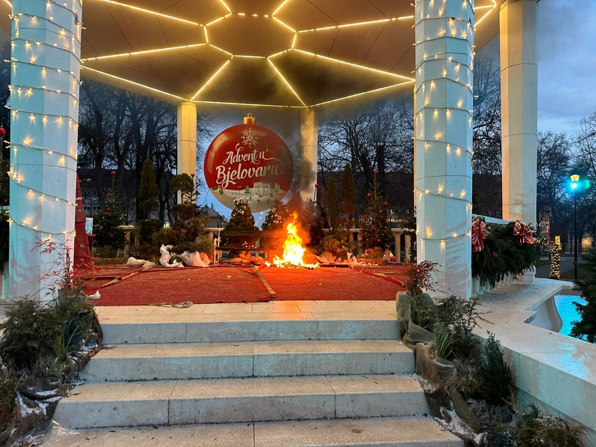 [FOTO] Gori adventska scenografija na gradskom paviljonu. Vatrogasci na terenu...