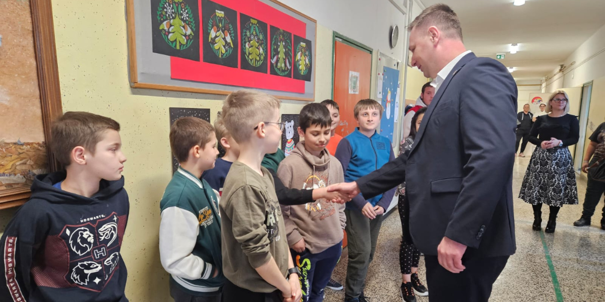 [FOTO] Marušić posjetio škole u Štefanju i Lamincu: Pogledajte kako je prošao susret župana i školaraca