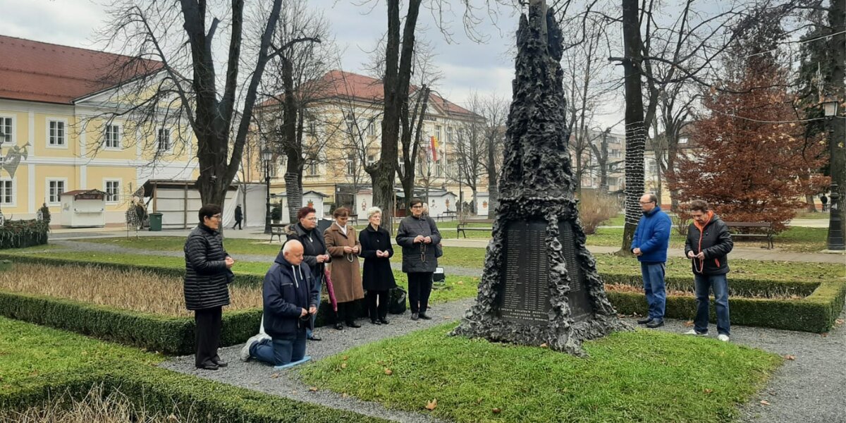 [FOTO] Mušku molitvu krunice u Bjelovaru 'spasile' - žene!