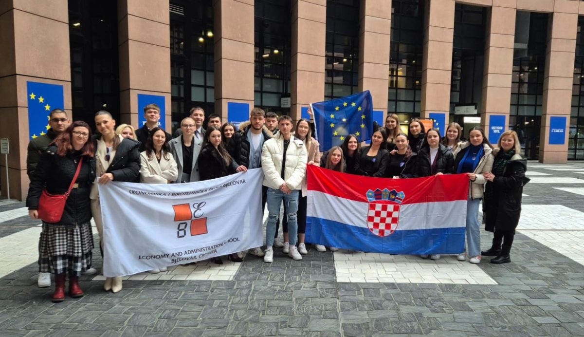 [FOTO] Učenici Ekonomske škole sudjelovali u radu Europskog parlamenta u Strasbourgu