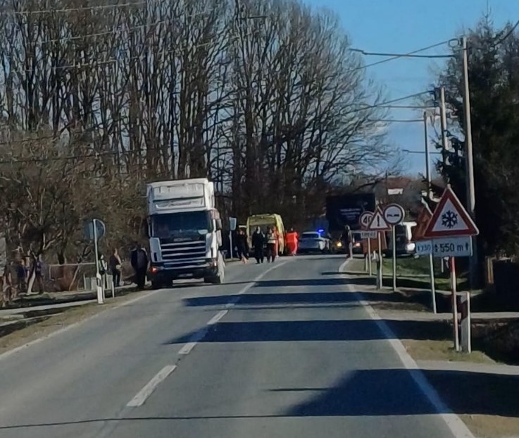 U Velikom Korenovu poginuo mladić na motoru