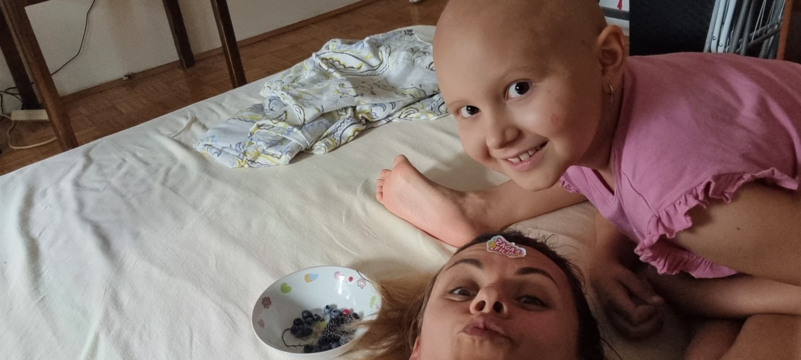 Malenoj Evi se vratila leukemija i čeka je nova borba. Pomozimo joj!