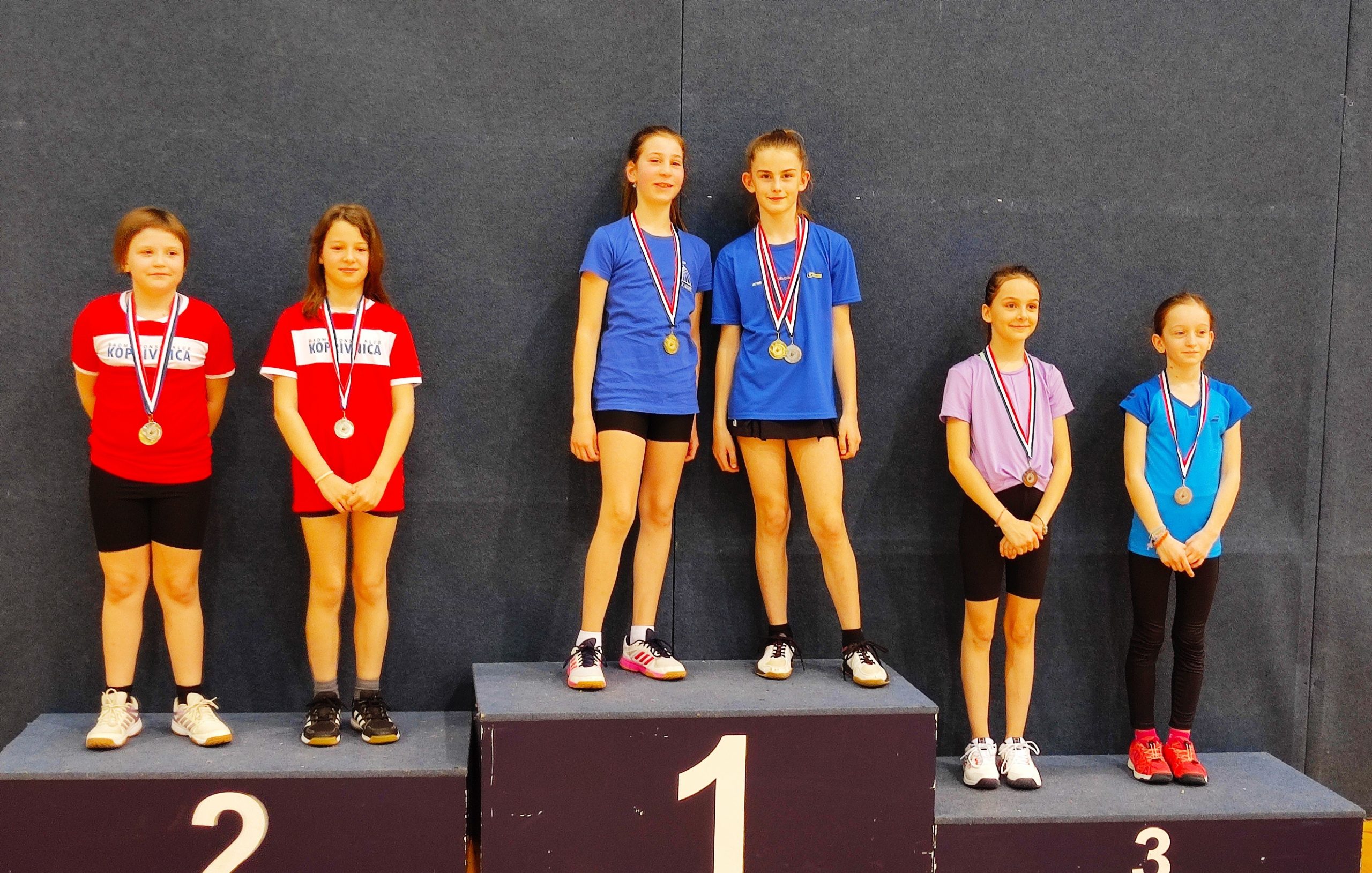 [FOTO] Mladi igrači Badminton kluba Bjelovar ostvarili odlične rezultate u Osijeku