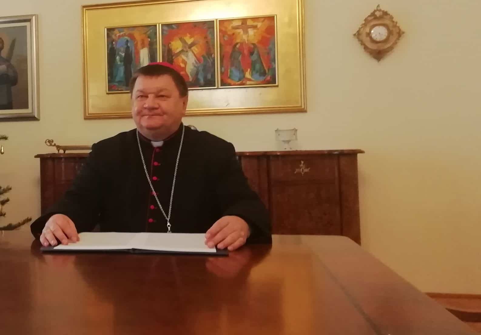 Uskrsna čestitka biskupa Vjekoslava Huzjaka
