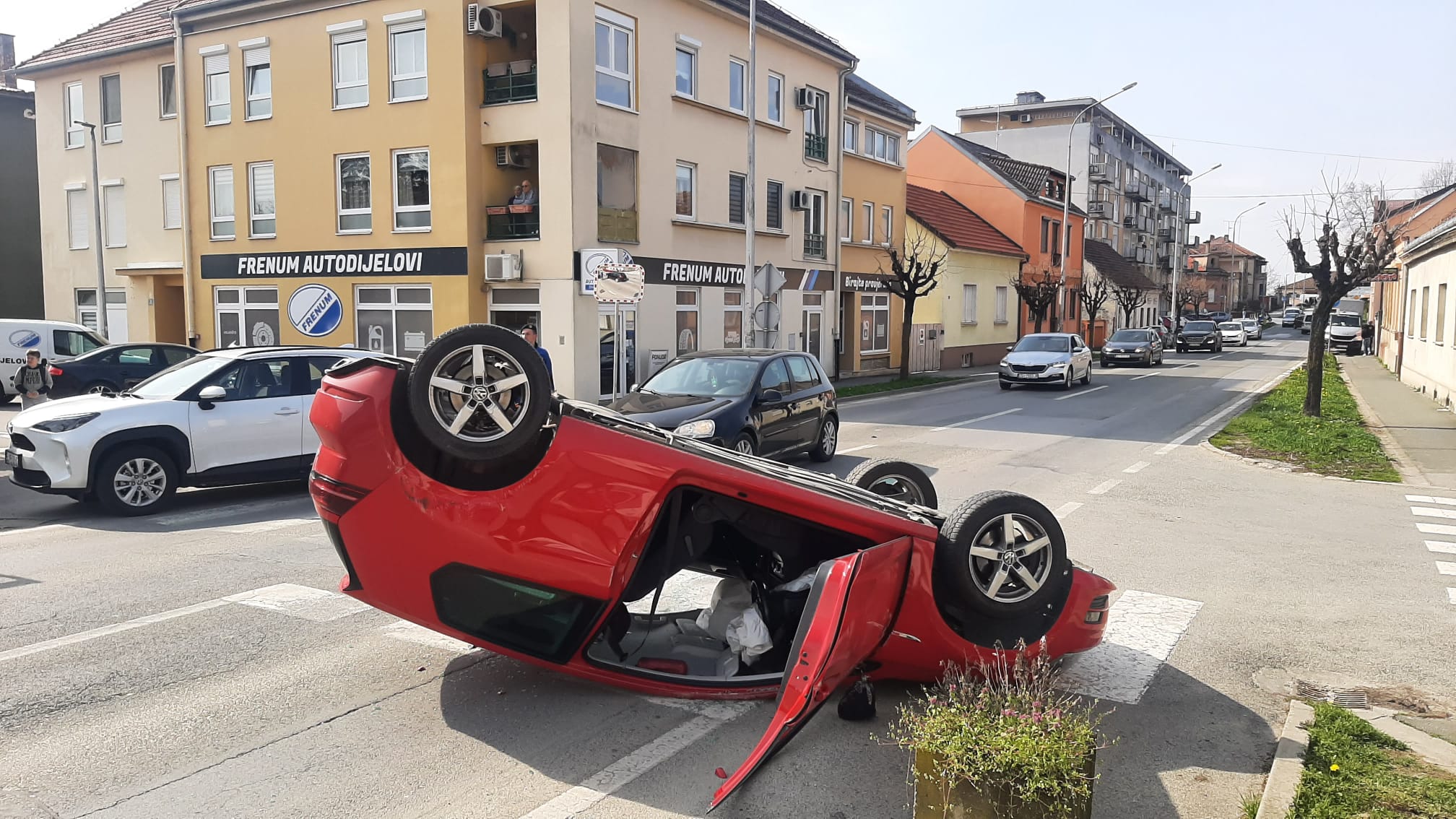 [FOTO] Teška prometna nesreća u središtu Bjelovara