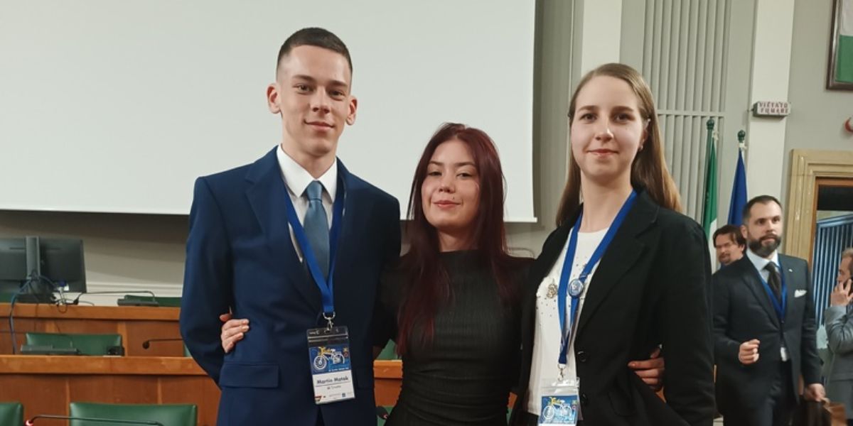 U europskom Parlamentu mladih najmlađi sudionici – učenici iz Bjelovara!