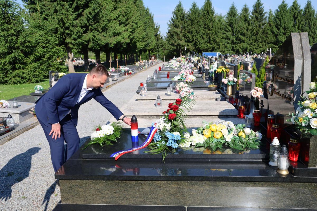 Marušić odao počast Tihomiru Trnskom, prvom županu BBŽ-a: 'Bio je čovjek za promjene i napredak'