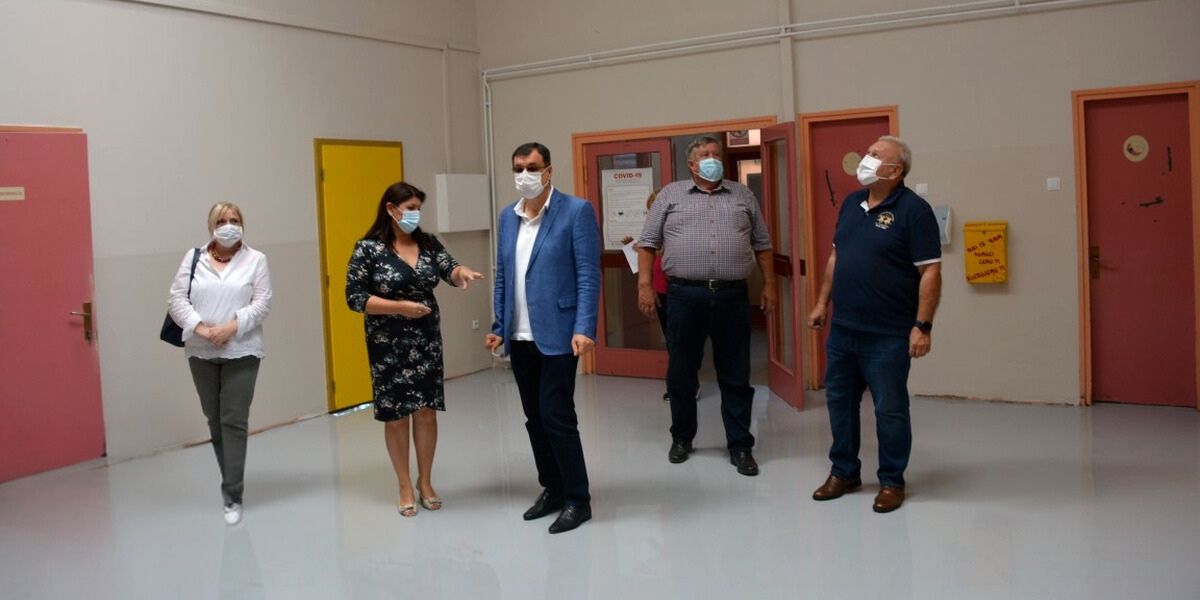 Kupovali namještaj u online trgovinama pa ga školama naplaćivali duplo više?