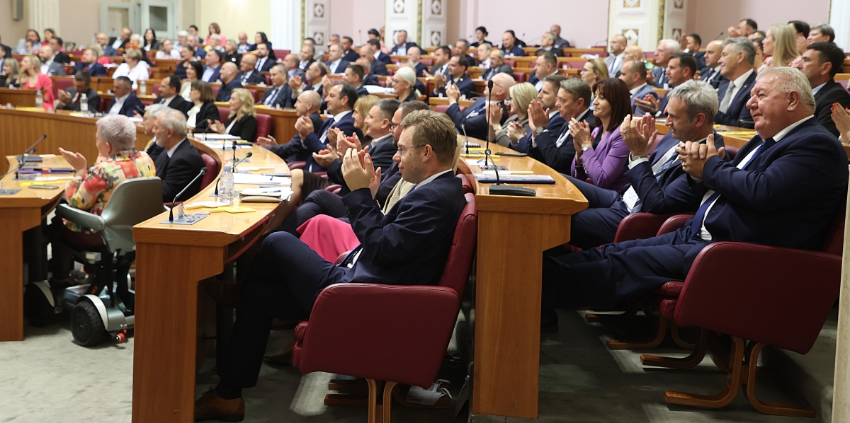 Upoznajte neupućenu šestorku koja je sama sebe diskvalificirala prvog dana na radnom mjestu