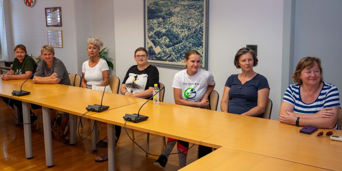 [FOTO] Sastanak okupio 30 žena zaposlenih na hvalevrijednom projektu