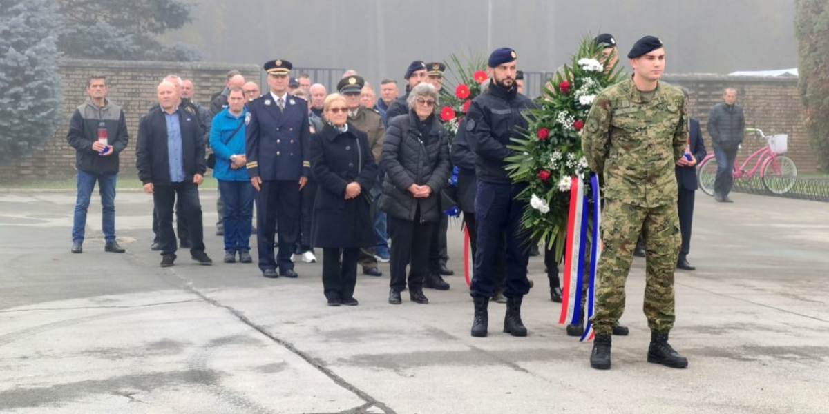 [FOTO] Odana počast poginulim hrvatskim braniteljima
