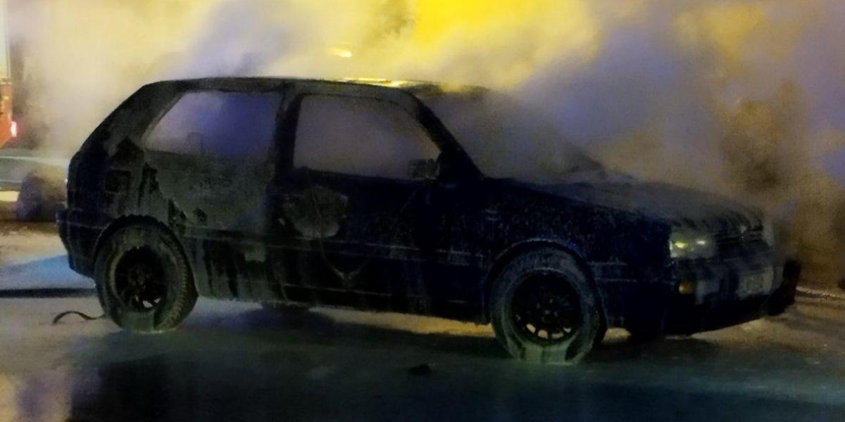 Poznati su detalji jučerašnje nesreće: Mladom vozaču u potpunosti izgorjelo vozilo!