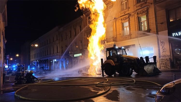 Piroman zapalio šest požara, gorjeli auti, kontejneri…