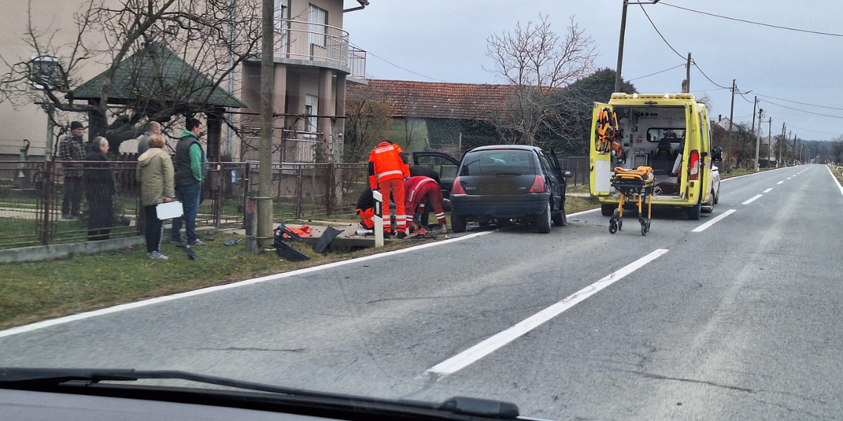 [FOTO] Upravo: prometna u Pavlovcu, hitna došla po ozlijeđene