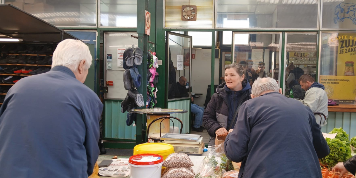 Na tržnicu je došla prije 30 godina, povrće prodaje, osmijeh i savjeti su gratis