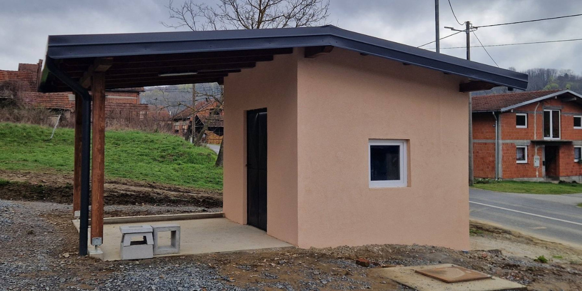 Parking i pomoćna zgrada društvenog doma u Jaseniku zasjali novim sjajem