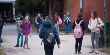 Koliko eura vrijedi ‘Hvala’ učiteljici i teti? Istražili smo koliko roditelji izdvajaju za poklone na kraju školske godine