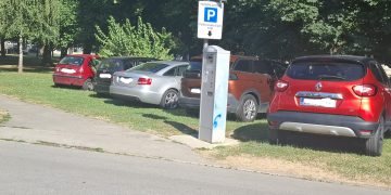 [FOTO] Rekordna posjećenost bazena dovela do neočekivanog izazova, sve se vidi na slikama