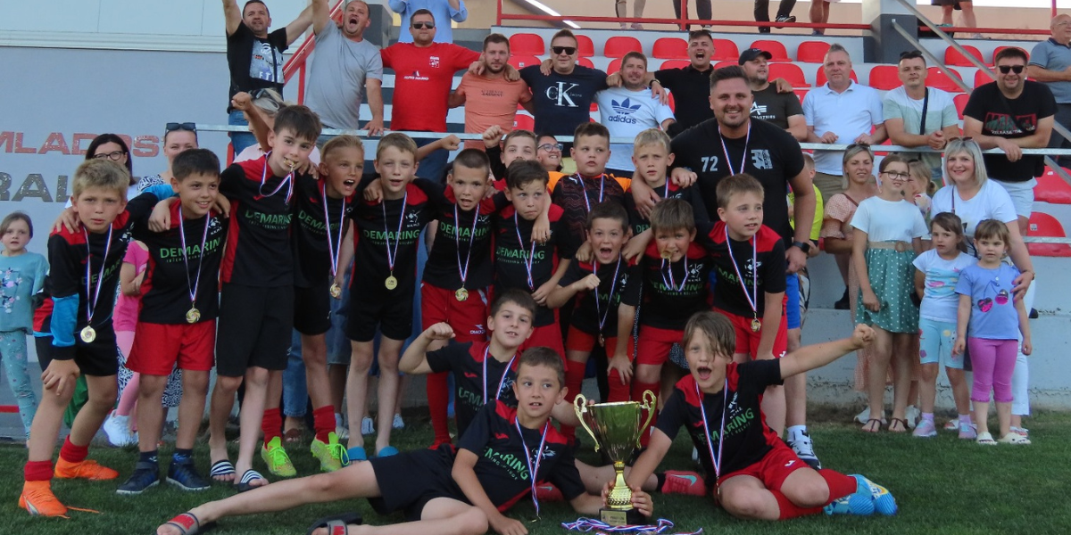 [FOTO] Nema straha za budućnost nogometa u Ždralovima: Dvije generacije, brojni uspjesi