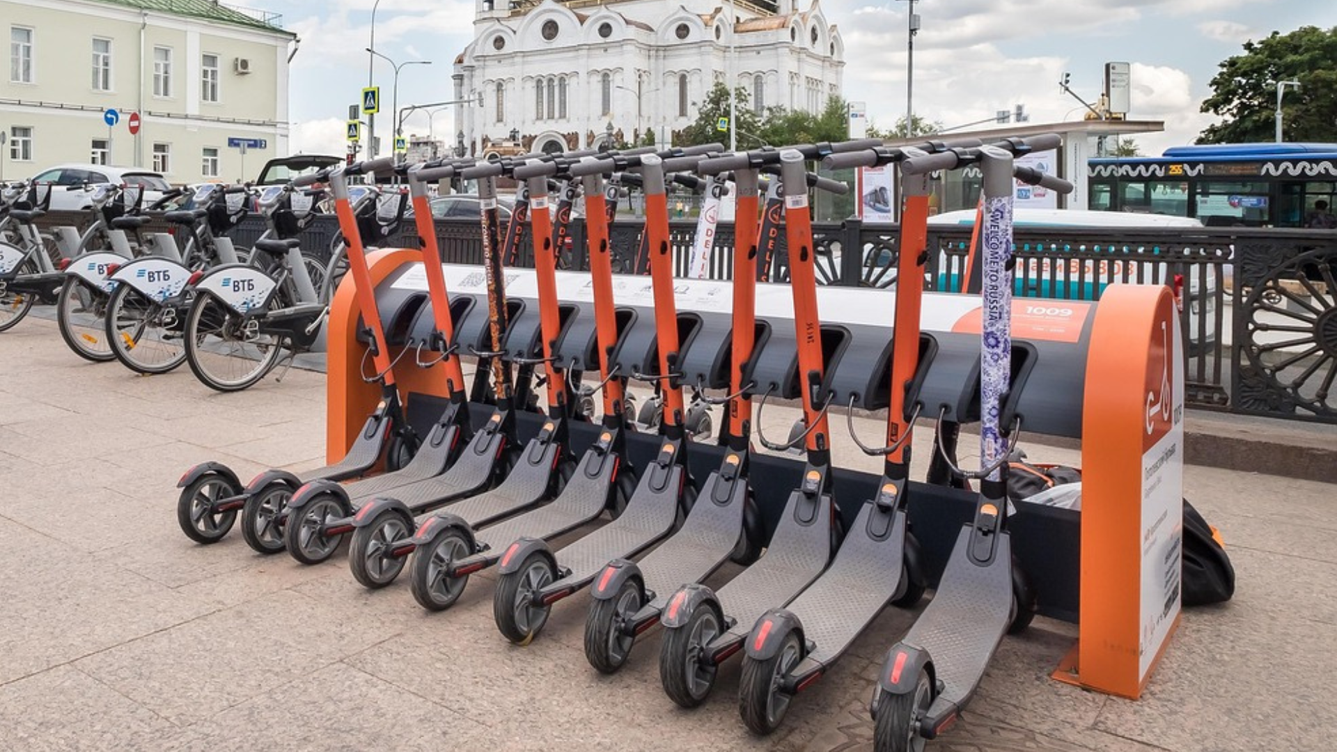 Uvode se registarske pločice za električne romobile: Trebamo li i mi krenuti tim putem?