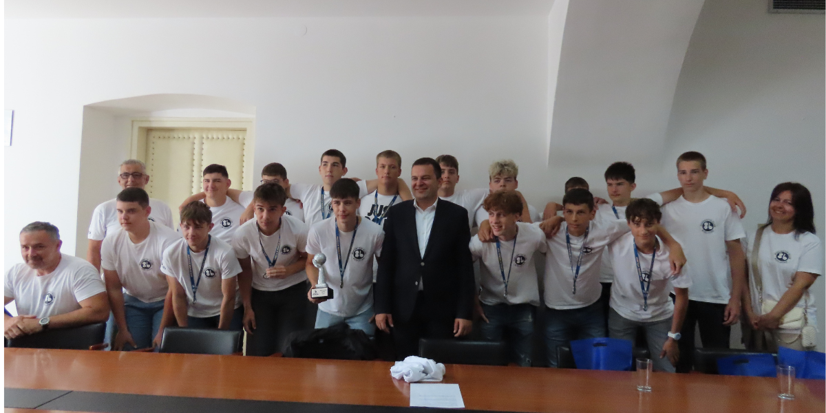 Dug put, teški uvjeti, ali na kraju ogroman uspjeh – srebrna medalja za mlade rukometaše Bjelovara
